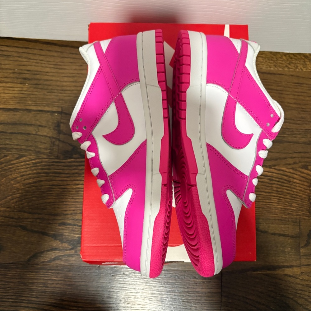 Nike Kids Sneakers in Pink and White - Picture 5 of 8